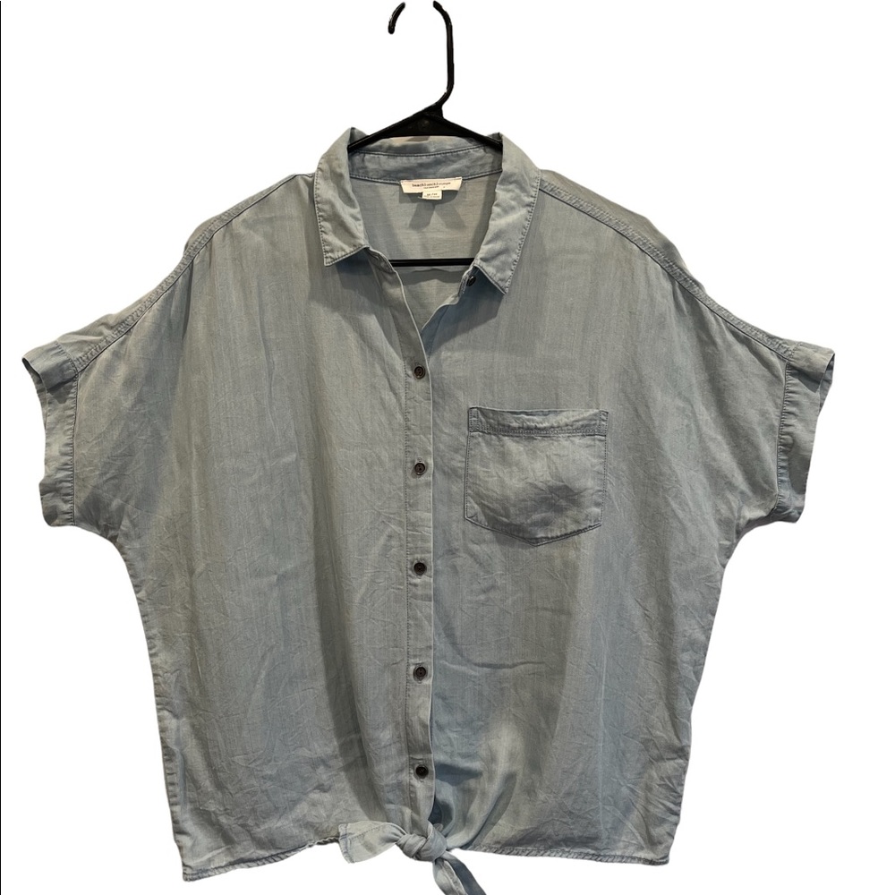 beachlunchlounge Light Blue Tie-Front Button-Up Blouse - Picture 2 of 6